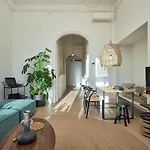 Sapo - Two Bedroom In The Heart Of Barcelona